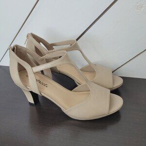 NEW Easy Street Womens Nude Pearlized Flash Women's 8.5M T-Strap Heels 5CT